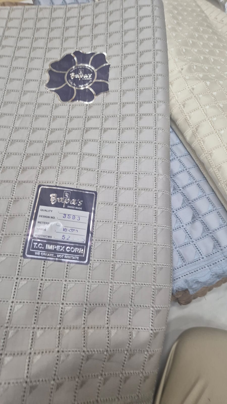 Men lace