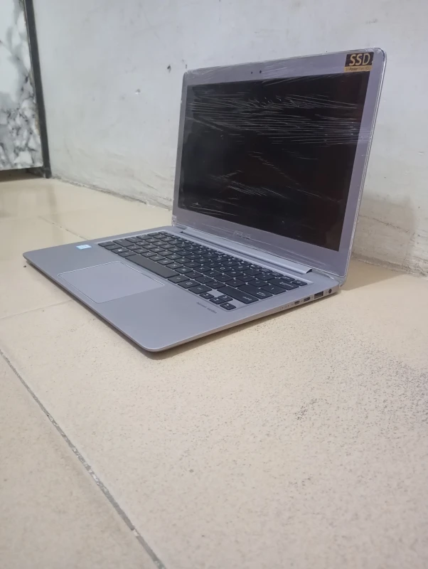 Samsung NP355V5C A6 4GB RAM 320GB HDD Laptop (NT455R4J)