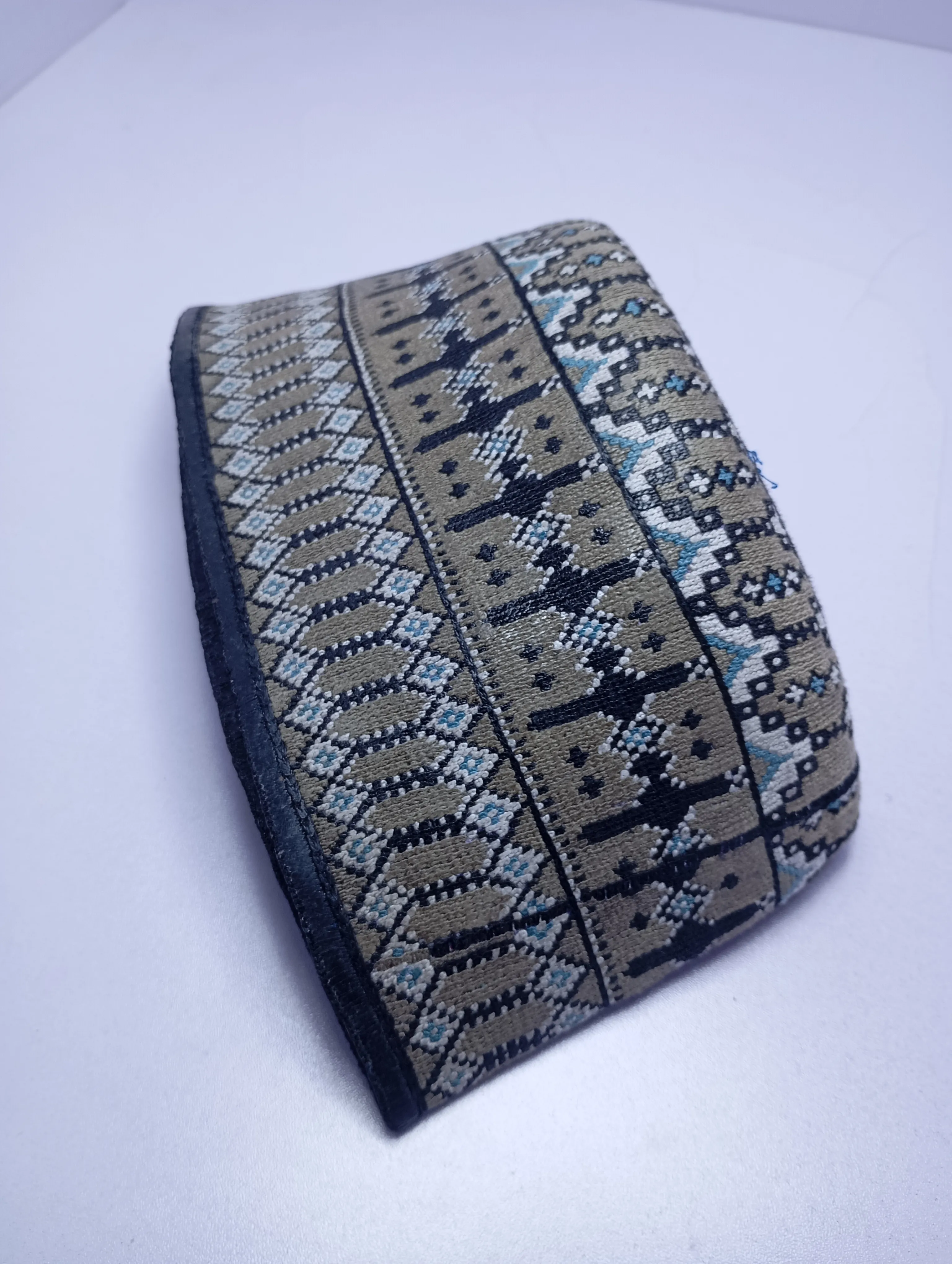 Original Handwoven Hausa Fulani Zawa Cap – Bangol Kindei Bama Style | Men’s Knitted Maiduguri Cap Sizeof 24 