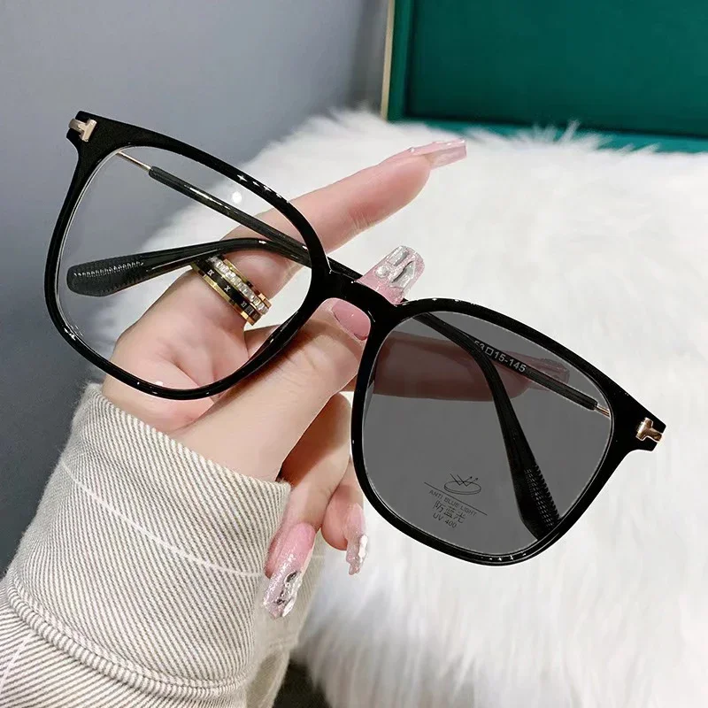 Fashion Metal Photochromic Sunglasses Women Anti-Blue Light Glasses men Stylish Chameleon Anti-glare Driving Shades UV400