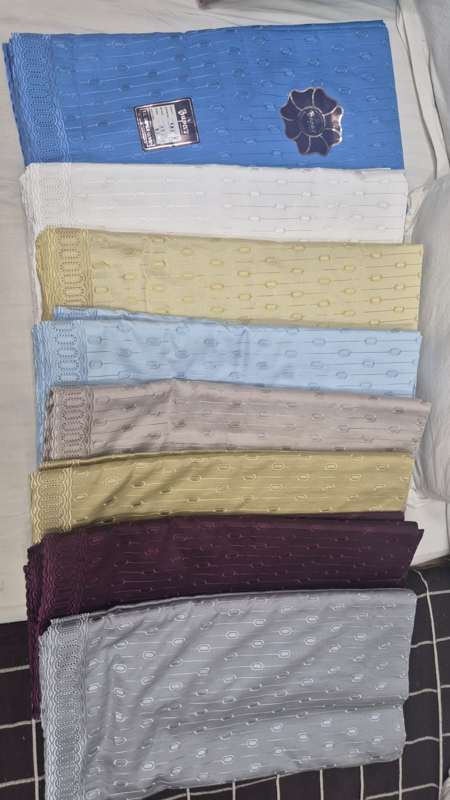 Men lace