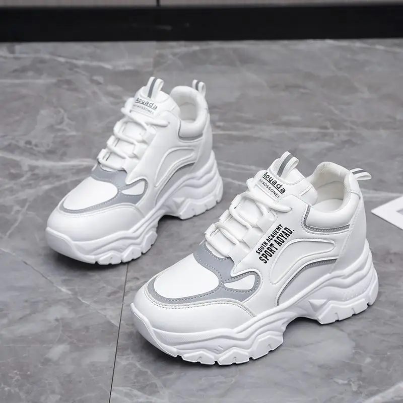 Women's Winter Thickened Sole Fleece Lined Casual Sporty Dad Shoes Trendy Flat Footwear Comfortable Slip-On Sneakers