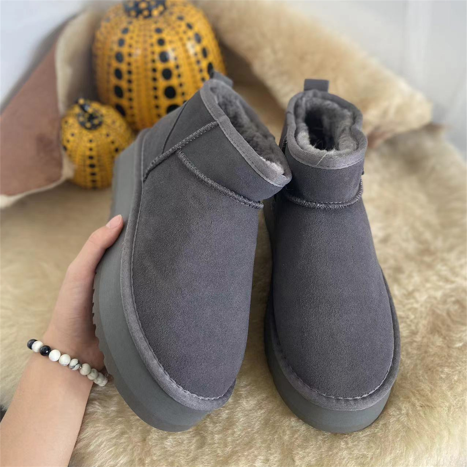 2025 New Australia Winter design mini snow boots Cow Suede Leather Women classic  Brand Ankle boots outdoors comfy sheep fur