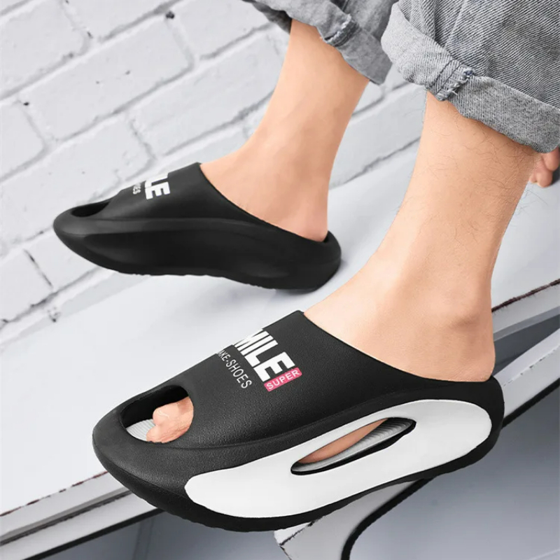 Men's Slippers EVA Slippers New Summer Casual Male Beach Shoes Fashion Soft Non-Slip Slipper Platform Slip-On Slippers for Men