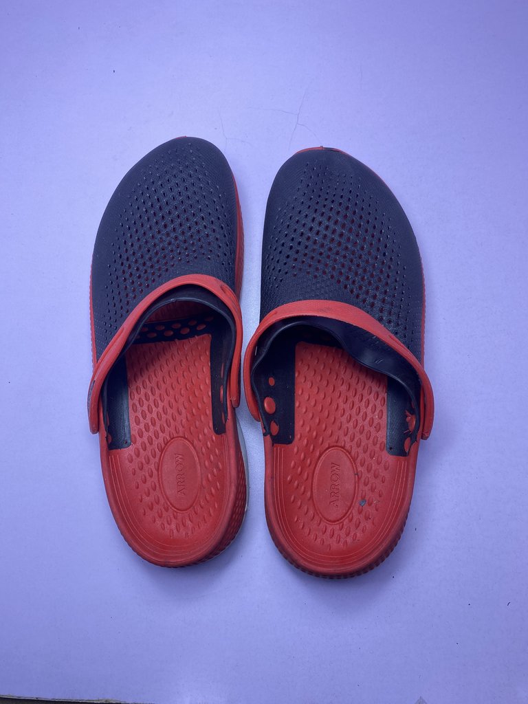 Arrow Crocs - Stylish Men's Lightweight Crocs for Comfort  