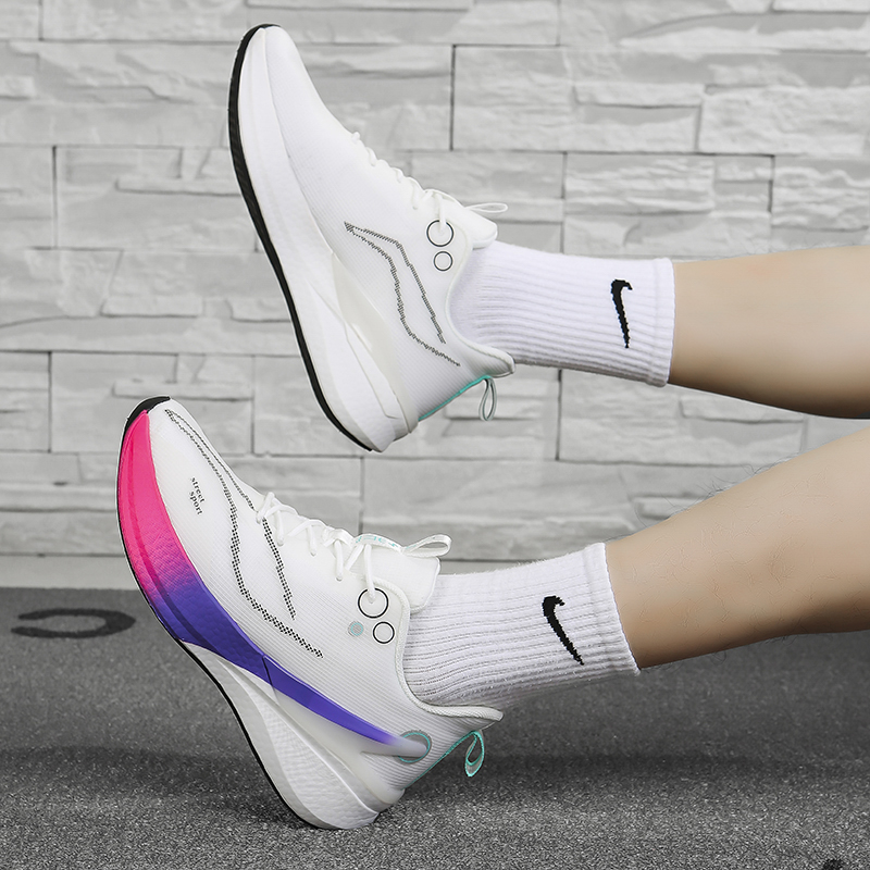 Men's and Women's Running Shoes Are Lightweight Breathable Comfortable and Suitable for Casual Sports