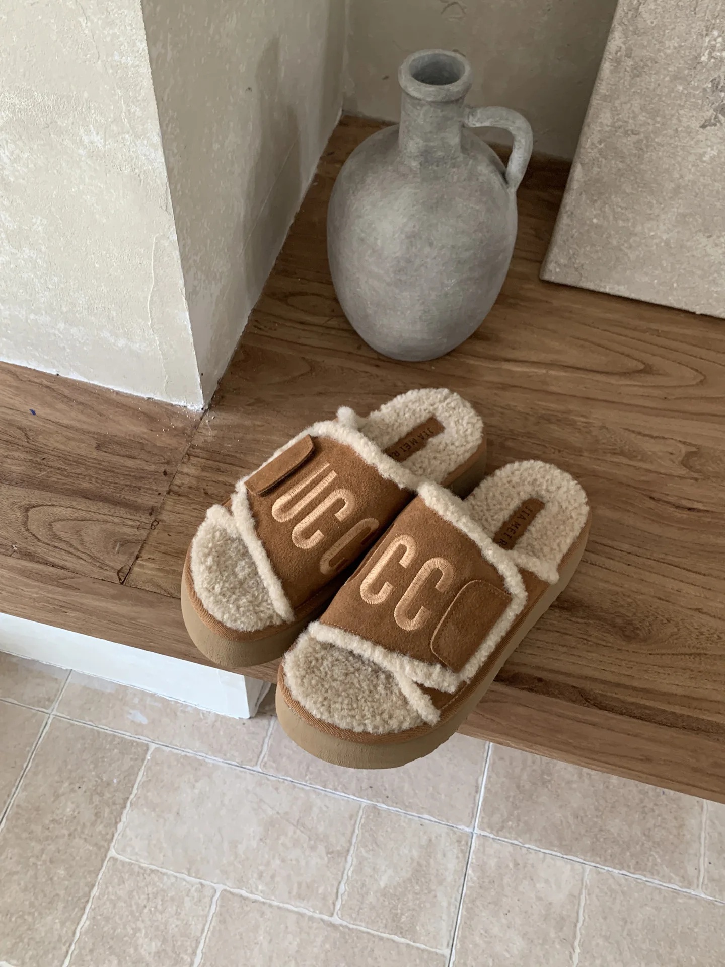 Women's Thick Bottom Slip-On Slippers Indoor Outdoor Wear Winter New Style Embroidered Anti-Slip Home Cotton Slippers Waterproof