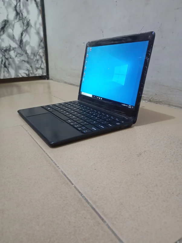 HP Elite Folio 1020 Core M 8GB RAM 256GB SSD Ultra Slim Laptop