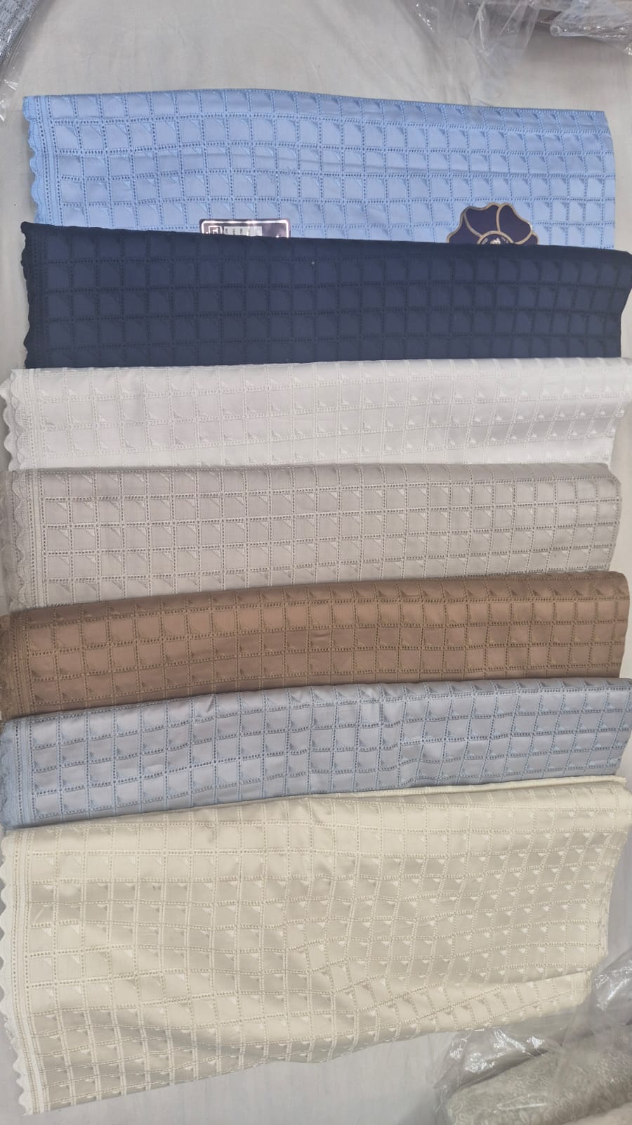 Men lace
