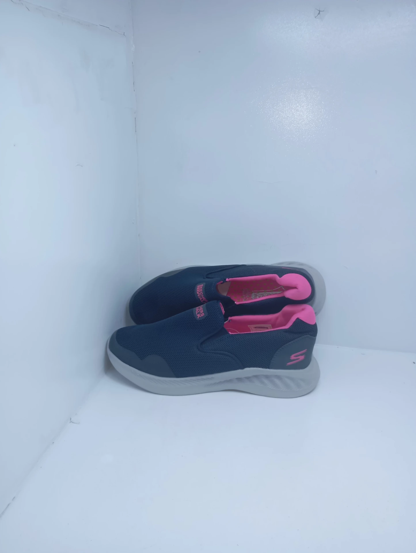 Skechers Uno Air-Cooled Memory Foam Luxury
