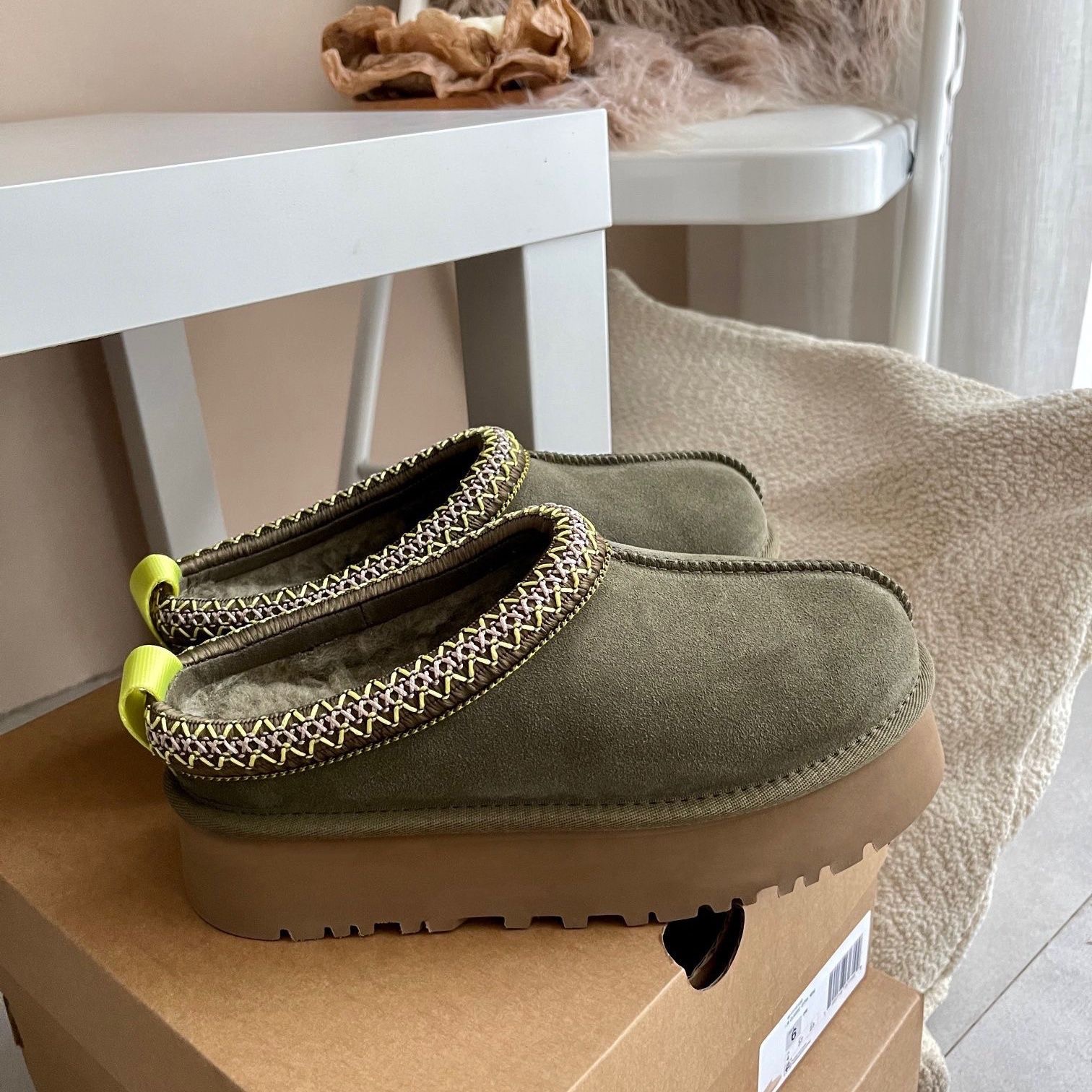 2025 New Australia Winter design mini snow boots Cow Suede Leather Women classic  Brand Ankle boots outdoors comfy sheep fur