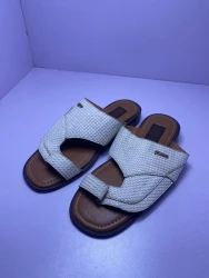 Mauu Petro - High-Quality Leather Sandals for a Traditional Look  